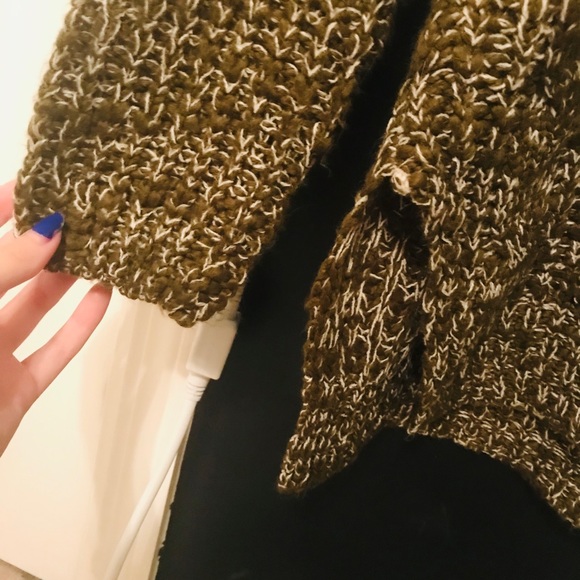 Oversized knit sweater! - Picture 2 of 4